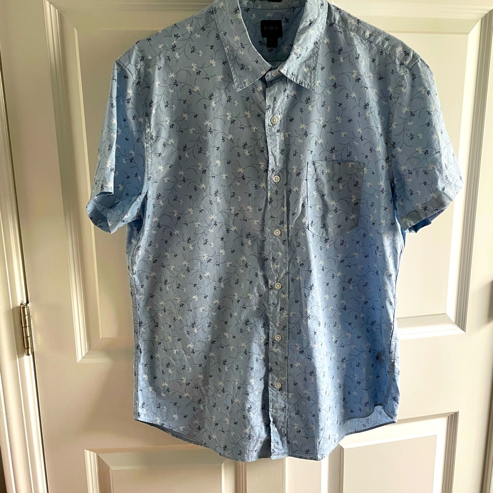 Men’s Paisley Print Button Up size LARGE